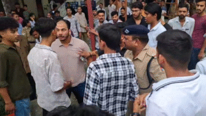 Haldwani: हल्द्वानी एमबीपीजी कॉलेज में छात्रसंघ चुनाव से पहले बवाल, दो गुटों में जमकर मारपीट Haldwani
