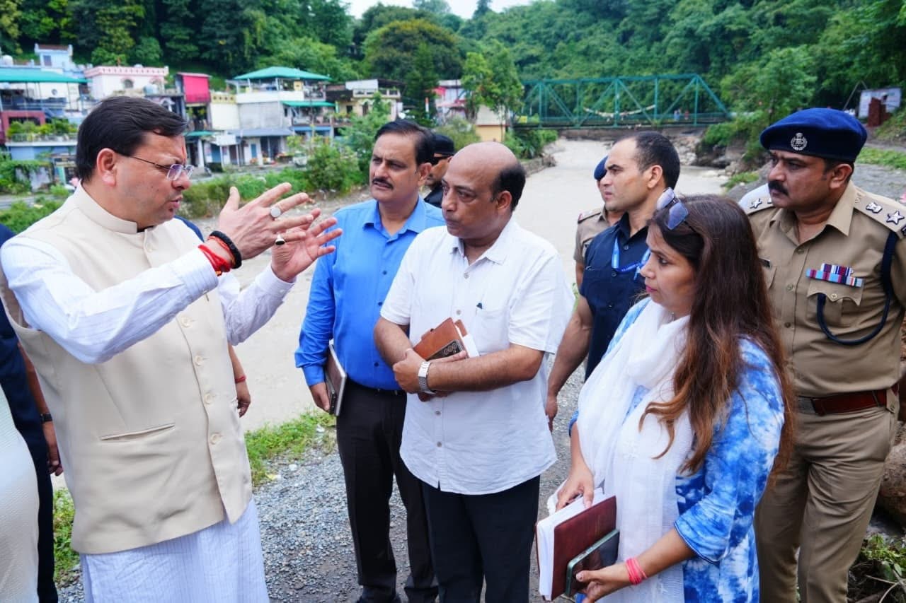Dehradun: मुख्यमंत्री धामी ने मसूरी- किमाड़ी क्षेत्र का स्थलीय निरीक्षण कर दिए आपदा राहत कार्यों में तेजी लाने के निर्देश