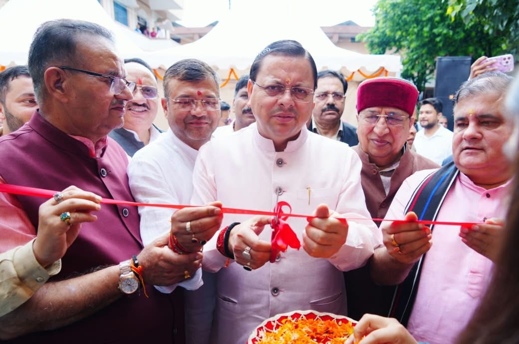 Dehradun: मुख्यमंत्री धामी ने सेवा पखवाड़ा प्रदर्शनी का किया शुभारंभ, स्वच्छता और महिला सशक्तिकरण पर दिया जोर