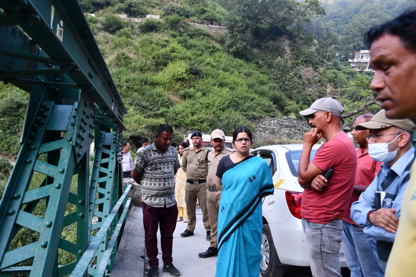 Nainital: कैंची धाम क्षेत्र में विकास कार्यों का जिलाधिकारी ने किया निरीक्षण, भवाली बायपास निर्माण में विलंब पर जताई नाराजगी