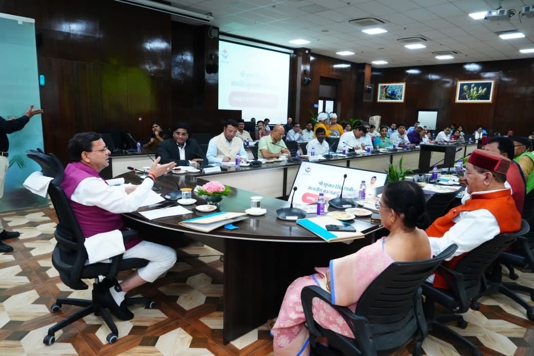 Dehradun: मुख्यमंत्री धामी ने दिव्यांगजन सशक्तिकरण को दी प्राथमिकता, सचिवालय बैठक में स्वास्थ्य शिविर व पेंशन योजनाओं पर खास जोर