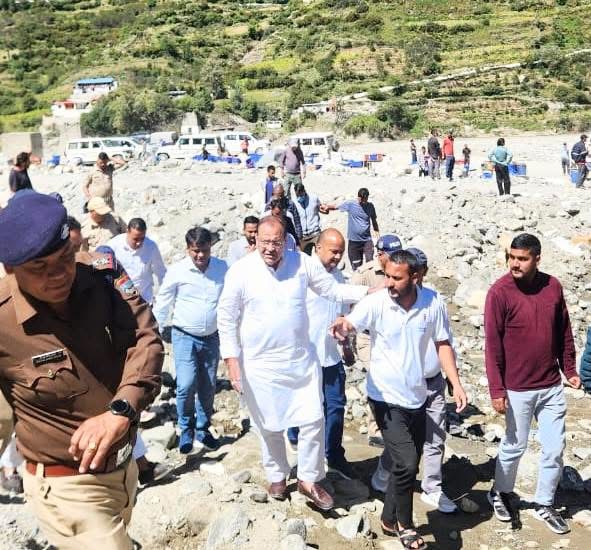 Uttarkashi: उत्तरकाशी आपदा प्रभावितों के बीच पहुँचे नेता प्रतिपक्ष यशपाल आर्य, सरकार से पुनर्वास और मुआवजे की माँग