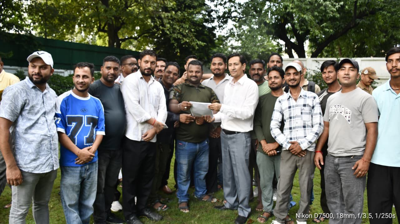 Haldwani: कुमाऊँ आयुक्त दीपक रावत ने जनता मिलन में सुनी समस्याएँ, भूमि विवाद से मुआवजा तक मामलों का तत्काल निस्तारण