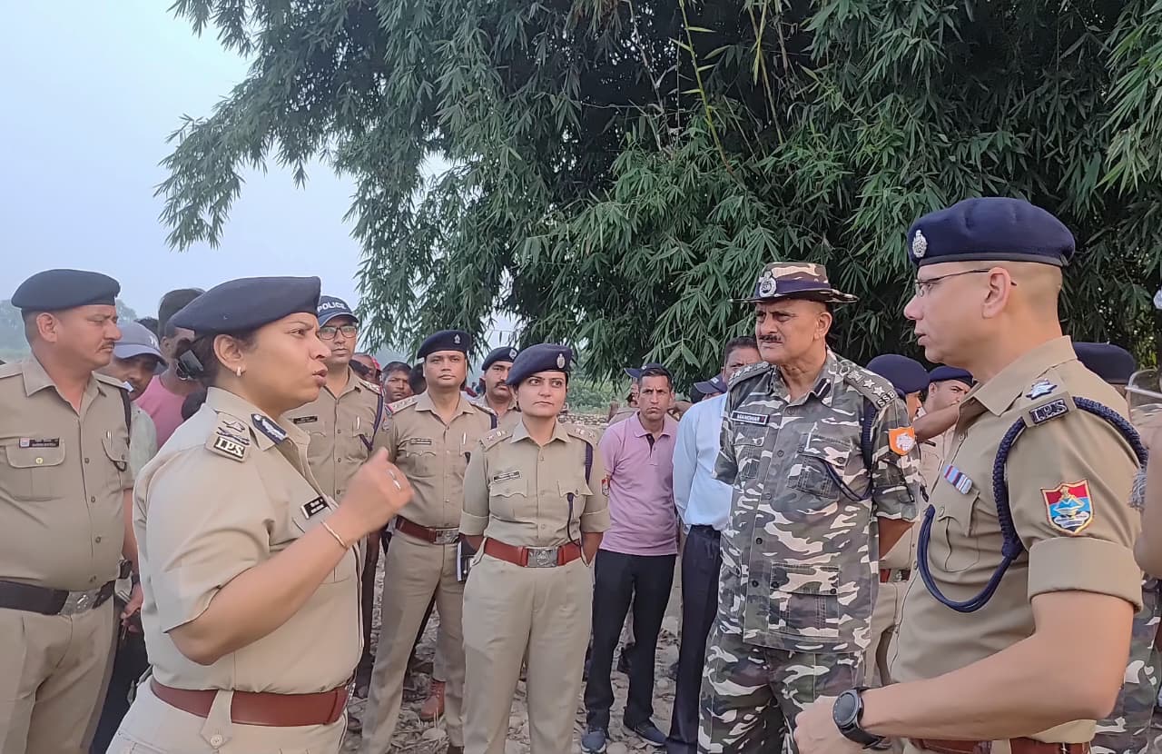 Udham Singh nagar: आईजी रिद्धिम अग्रवाल ने भारत-नेपाल सीमा का किया निरीक्षण, सुरक्षा व्यवस्था की गहन समीक्षा