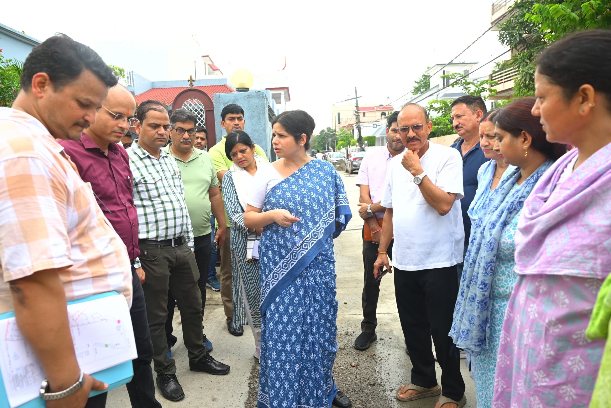 Haldwani: जिलाधिकारी वंदना का निरीक्षण अभियान, अक्टूबर तक हल्द्वानी की सड़कों को गड्ढामुक्त करने का लक्ष्य