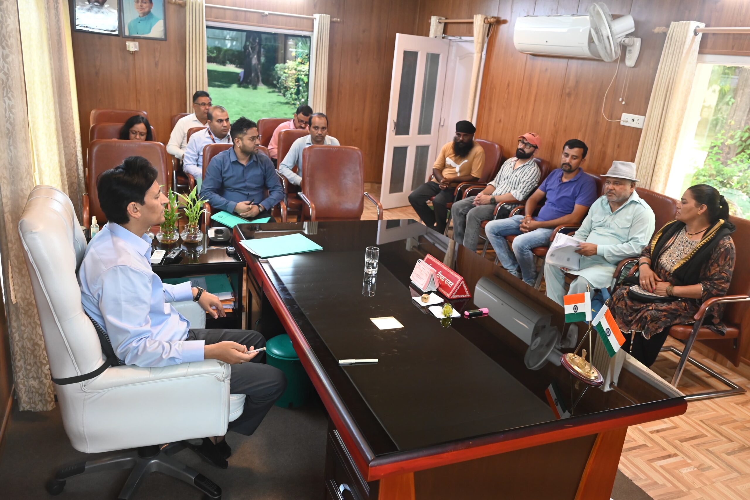 Haldwani: आयुक्त दीपक रावत ने जनसुनवाई में सुनी फरियादें, भूमि विवाद से लेकर लोन विवाद तक मामलों का त्वरित समाधान