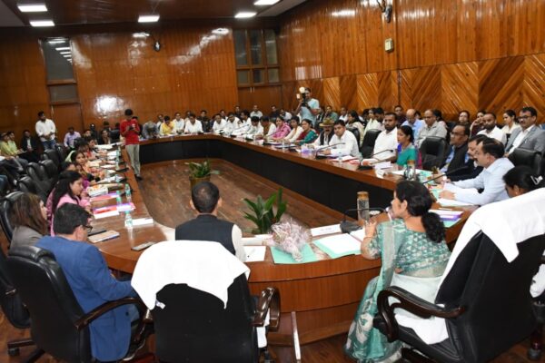 Nainital: नैनीताल जिला पंचायत की पहली बैठक संपन्न, विकास और समस्याओं पर विस्तृत चर्चा