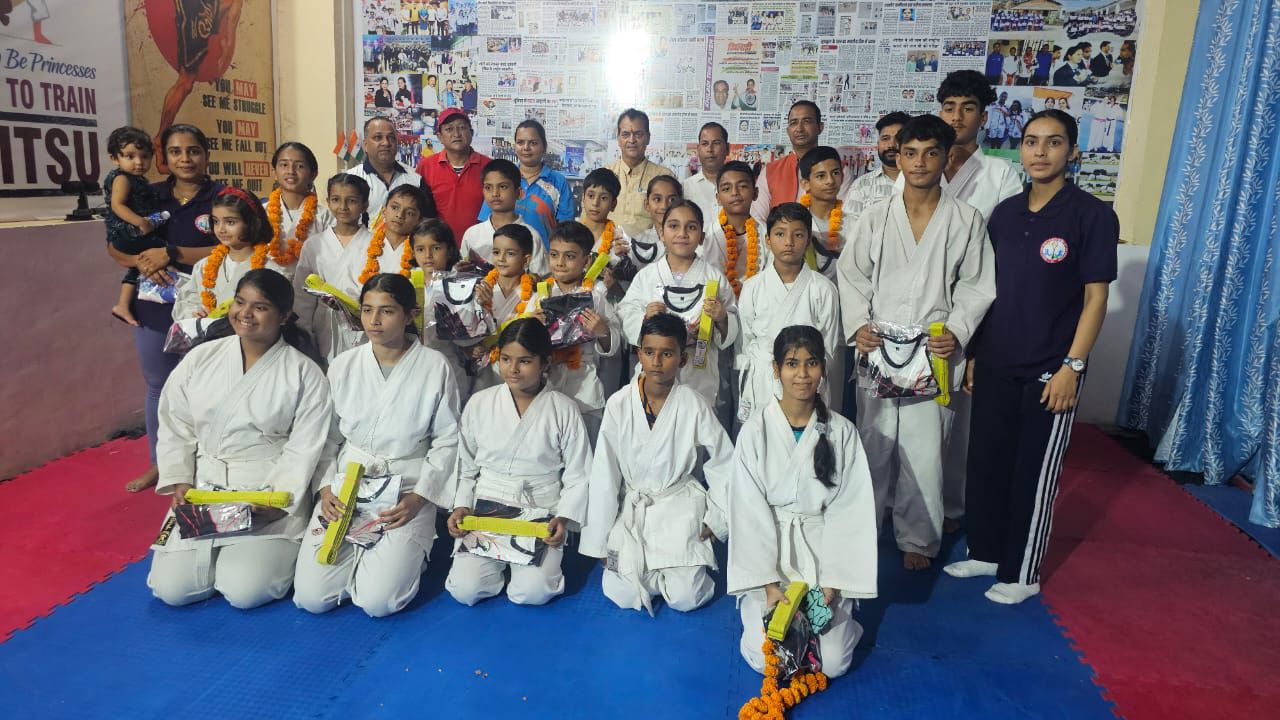 Rishikesh: ऋषिकेश में 20 मार्शल आर्ट्स खिलाड़ियों का सम्मान, विधायक प्रेमचंद अग्रवाल ने दी 3 लाख की सौगात