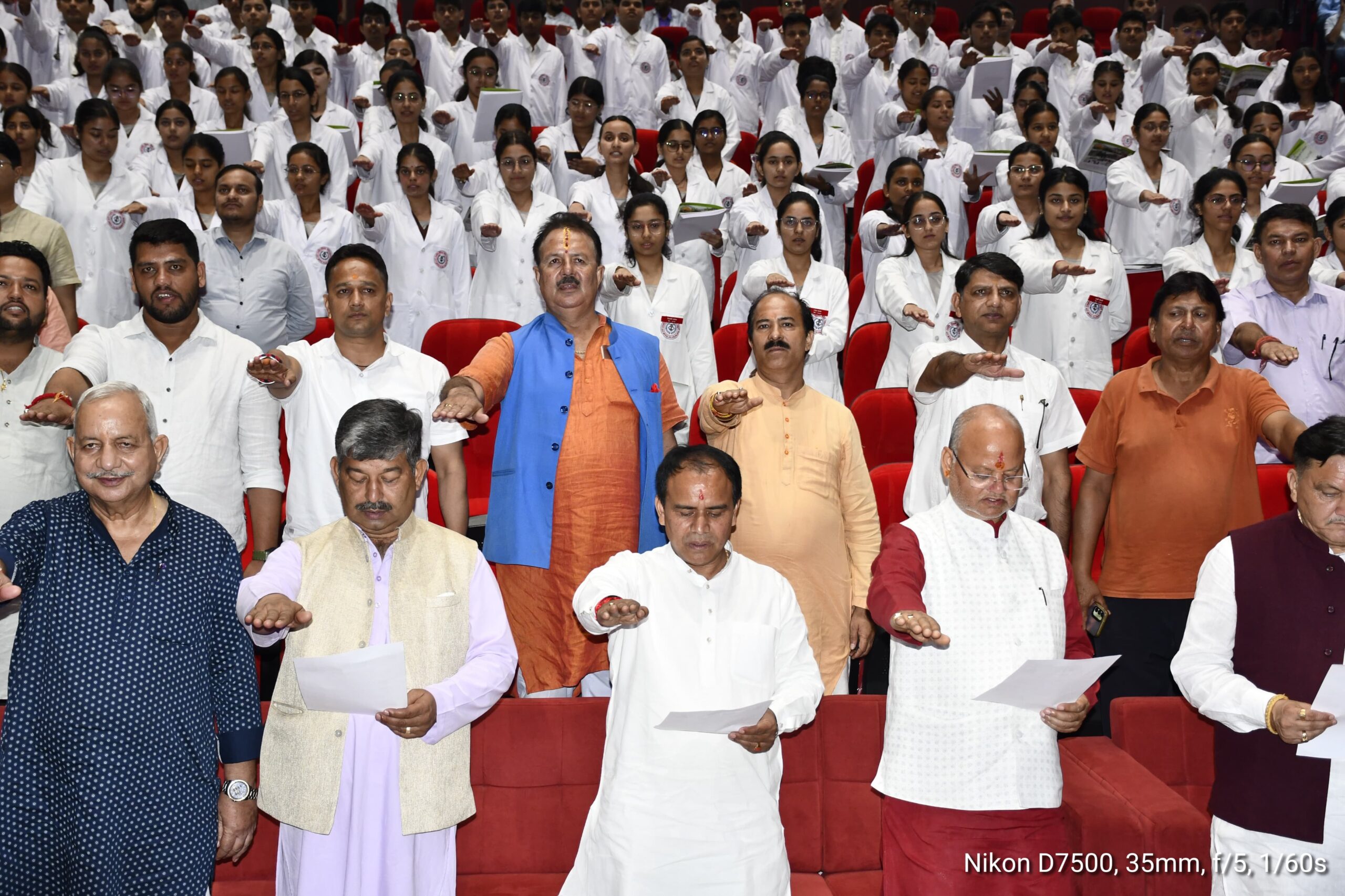 Haldwani: हल्द्वानी मेडिकल कॉलेज में व्हाइटकोट सेरेमनी आयोजित, 125 नए छात्रों ने ली महर्षि चरक शपथ