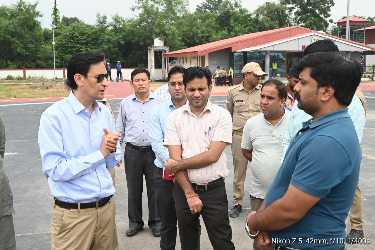 Haldwani: गौलापार हैलीपैड व ट्रेंचिंग ग्राउंड का आयुक्त दीपक रावत ने किया निरीक्षण, सुरक्षा और सफाई व्यवस्था दुरुस्त करने के निर्देश