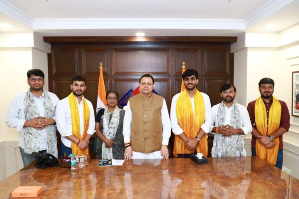 New Delhi: मुख्यमंत्री धामी ने दिल्ली विश्वविद्यालय के छात्र नेताओं को दी शुभकामनाएं, ABVP पदाधिकारियों की मौजूदगी में नई दिल्ली में हुई भेंट