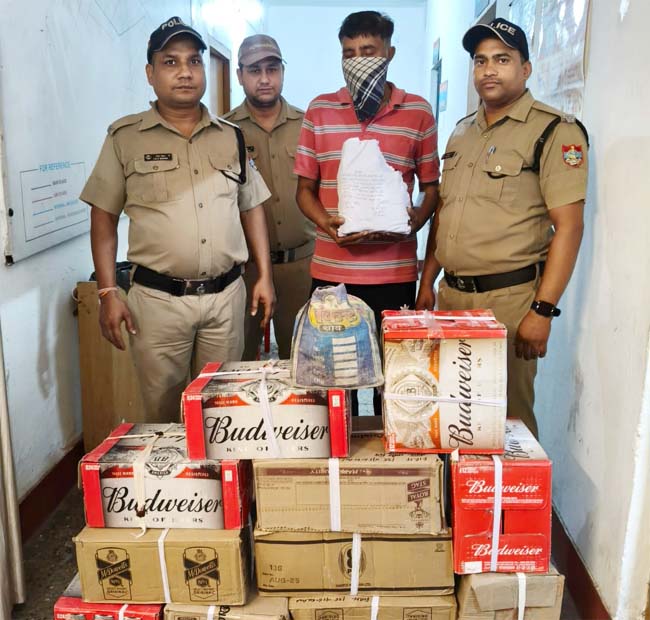 Haldwani: हल्द्वानी में पुलिस और SOG की बड़ी कार्रवाई, 11 पेटी अवैध शराब संग शराब तस्कर गिरफ्तार