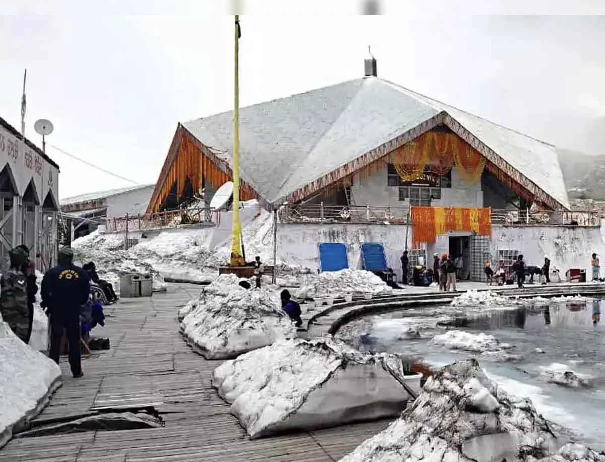 Uttarakhand: विश्व प्रसिद्ध हेमकुंड साहिब धाम के कपाट आज शीतकाल के लिए बंद, रिकॉर्ड संख्या में पहुंचे श्रद्धालु