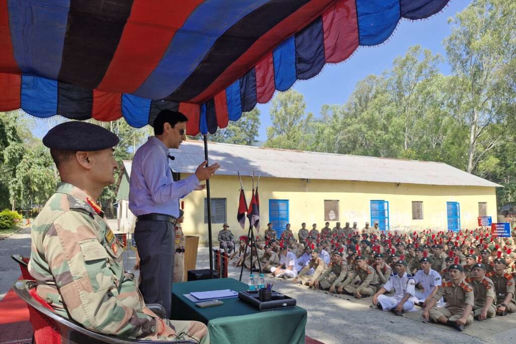 Haldwani: एनसीसी एडवांस लीडरशिप कैंप में पहुंचे कुमाऊं आयुक्त दीपक रावत, कैडेट्स को दी राष्ट्रसेवा और नेतृत्व की सीख