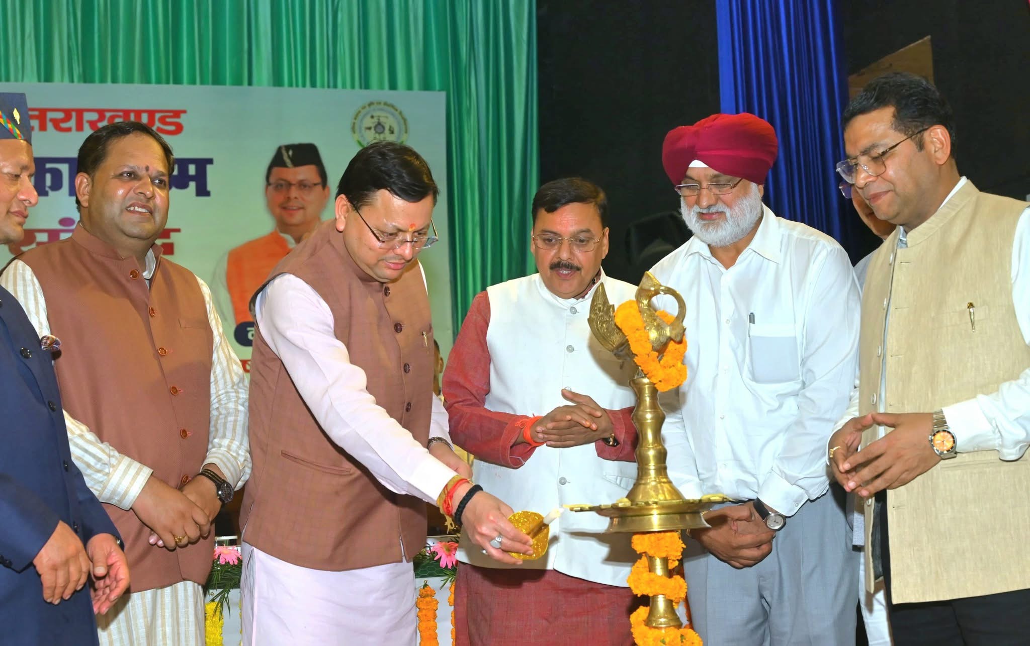 Pantnagar: मुख्यमंत्री धामी ने पंतनगर विश्वविद्यालय में किसानों संग साझा किए विकास के सूत्र, लोकार्पित की नवीन दलहनी प्रजातियां और ‘पंतनगर प्रवाह’ पुस्तक