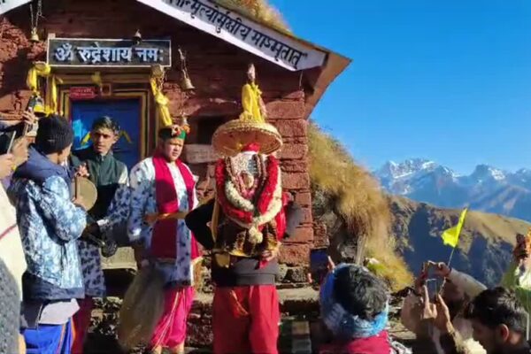 Chamoli: शीतकाल के लिए बंद हुए चतुर्थ केदार रुद्रनाथ मंदिर के कपाट, गोपीनाथ मंदिर पहुंचेगी भगवान की डोली