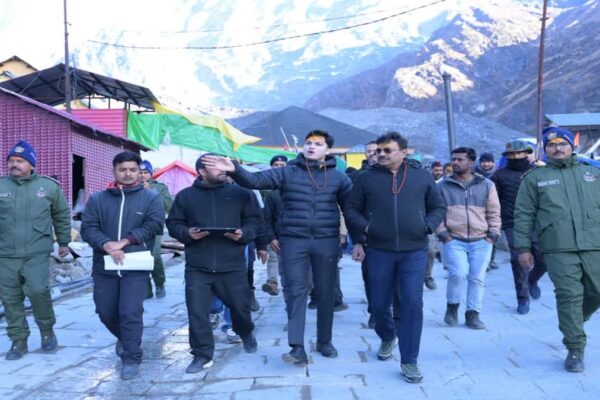 Rudraprayag: मुख्य सचिव आनंद बर्द्धन ने केदारनाथ धाम में पुनर्निर्माण कार्यों का किया निरीक्षण, अगले यात्रा सत्र की तैयारी शुरू करने के दिए निर्देश
