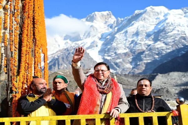 Rudraprayag: भैयादूज पर मुख्यमंत्री धामी की मौजूदगी में बंद हुए केदारनाथ धाम के कपाट, ओंकारेश्वर मंदिर के लिए रवाना हुई बाबा केदार की डोली