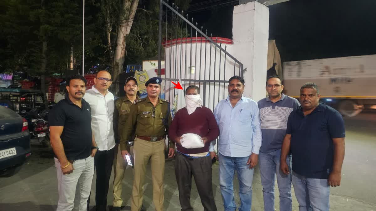 Haldwani: हल्द्वानी में एसटीएफ की बड़ी कार्रवाई, 12 लाख की चरस के साथ तस्कर गिरफ्तार