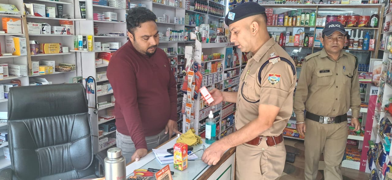Haldwani: त्योहारी सीजन में नैनीताल पुलिस की बड़ी कार्रवाई, 480 से अधिक प्रतिष्ठानों की चेकिंग में 133 लोगों के चालान