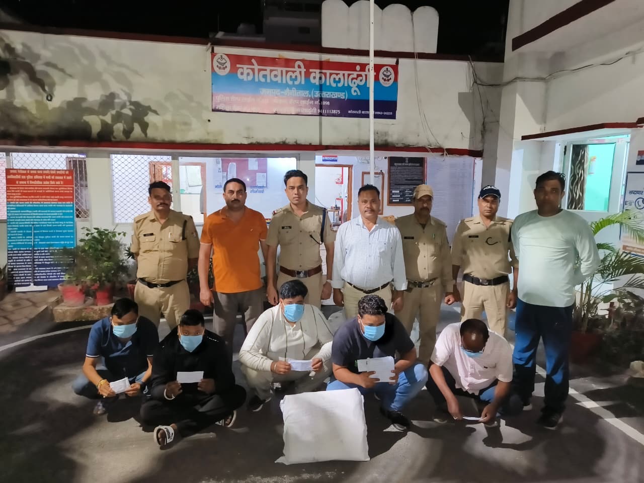 Nainital: नैनीताल पुलिस की बड़ी कार्रवाई, दो जगहों पर जुए के अड्डों पर छापेमारी, 12 आरोपी गिरफ्तार