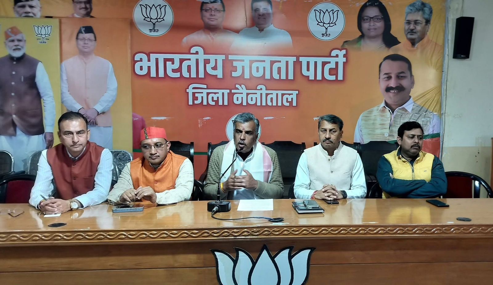Haldwani: धामी सरकार की उपलब्धियों पर भाजपा मुख्य प्रवक्ता सुरेश जोशी की प्रेसवार्ता, विकास योजनाओं को बताया ‘उत्तराखंड का स्वर्णिम काल’