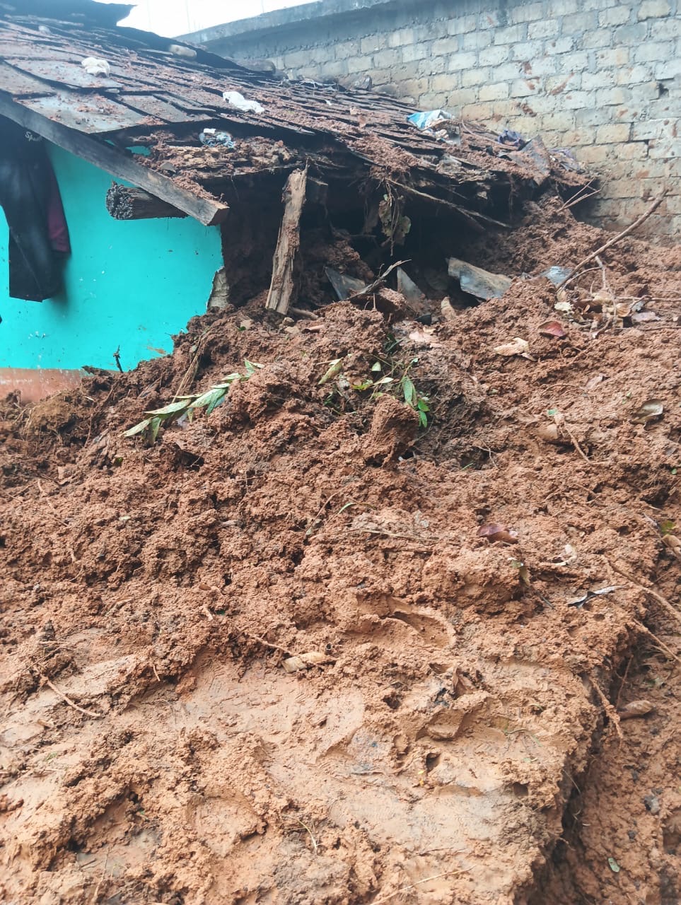 Uttarakhand: मलबे मे दबने से अस्कोट के 22 वर्षीय युवक की मौत, सिंचाई नहर फटने से दो मंजिला मकान ढहा