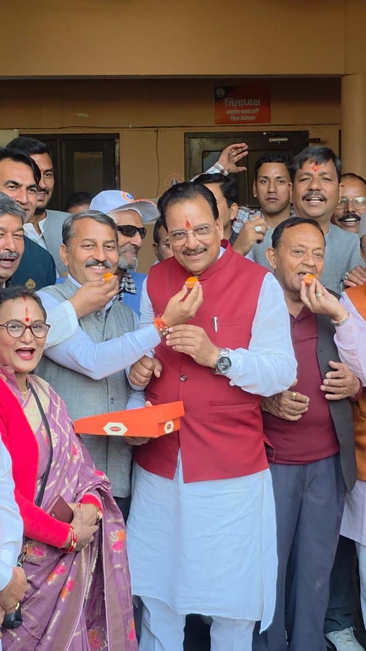 Haldwani: भाजपा की बिहार विजय पर हल्द्वानी में जश्न, ढोल-नगाड़ों संग कार्यकर्ताओं ने मनाई खुशी