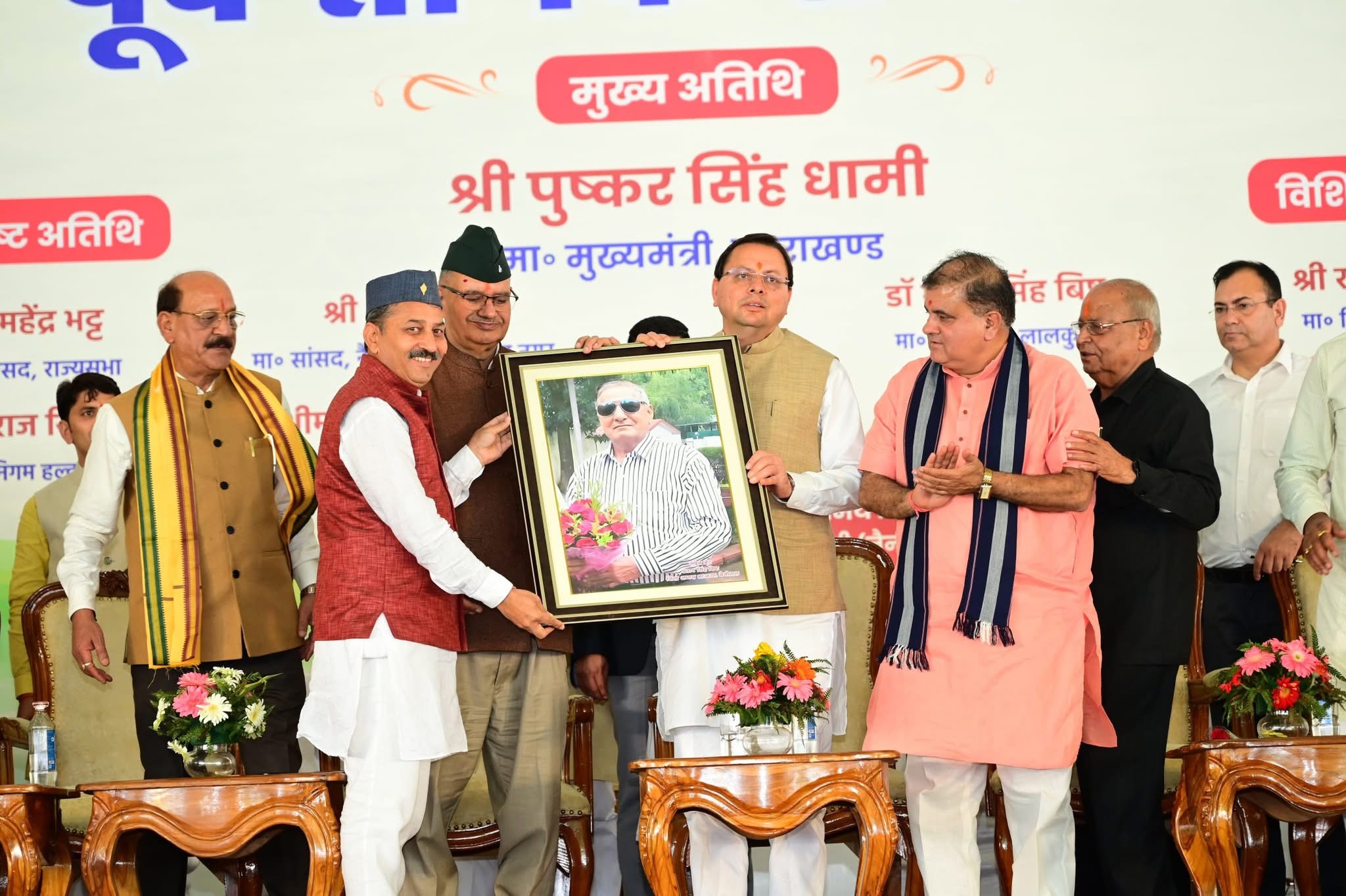 Haldwani: हल्द्वानी में मुख्यमंत्री धामी ने पूर्व सैनिक सम्मेलन में किया सम्मान, कल्याण योजनाओं में कई बड़ी घोषणाएं