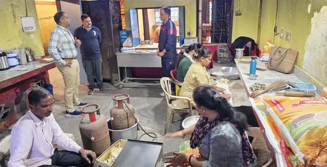 Haldwani: हल्द्वानी कोतवाली में एसएसपी मंजुनाथ टी.सी. का पुलिस मैस निरीक्षण, भोजन गुणवत्ता पर दिए अहम निर्देश