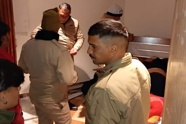 Mussoorie: मसूरी में कमरे से युवक का संदिग्ध शव मिलने से क्षेत्र में हड़कंप, पुलिस ने फॉरेंसिक जांच शुरू की
