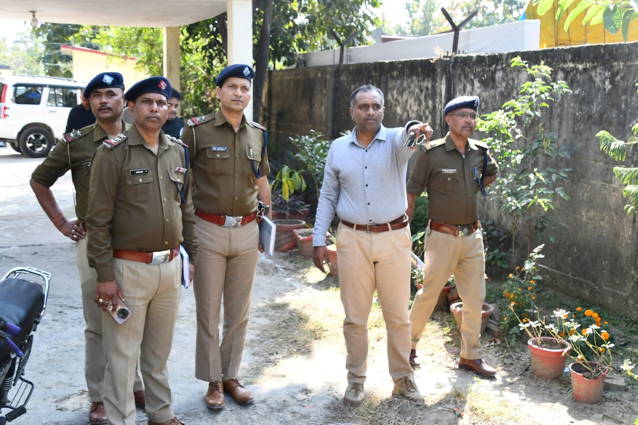Nainital: एसएसपी मंजूनाथ टीसी ने चोरगलिया व काठगोदाम थानों के नए आवासीय भवनों का किया निरीक्षण, निर्माण खामियां दूर करने के दिए निर्देश