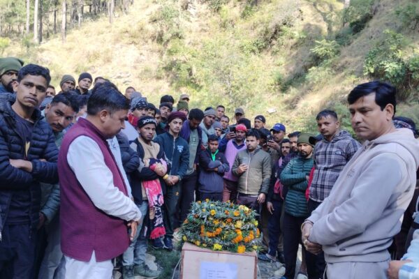 Champawat: शहीद अग्निवीर दीपक सिंह को नम आंखों से अंतिम विदाई, पुंछ एलओसी पर गोली लगने से हुआ था निधन