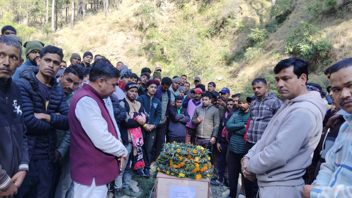 Champawat: शहीद अग्निवीर दीपक सिंह को नम आंखों से अंतिम विदाई, पुंछ एलओसी पर गोली लगने से हुआ था निधन