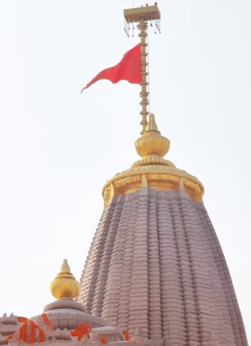 Ayodhya: अयोध्या में पीएम मोदी ने भगवा ध्वज फहराकर निर्माण पूर्णता का किया ऐतिहासिक ऐलान