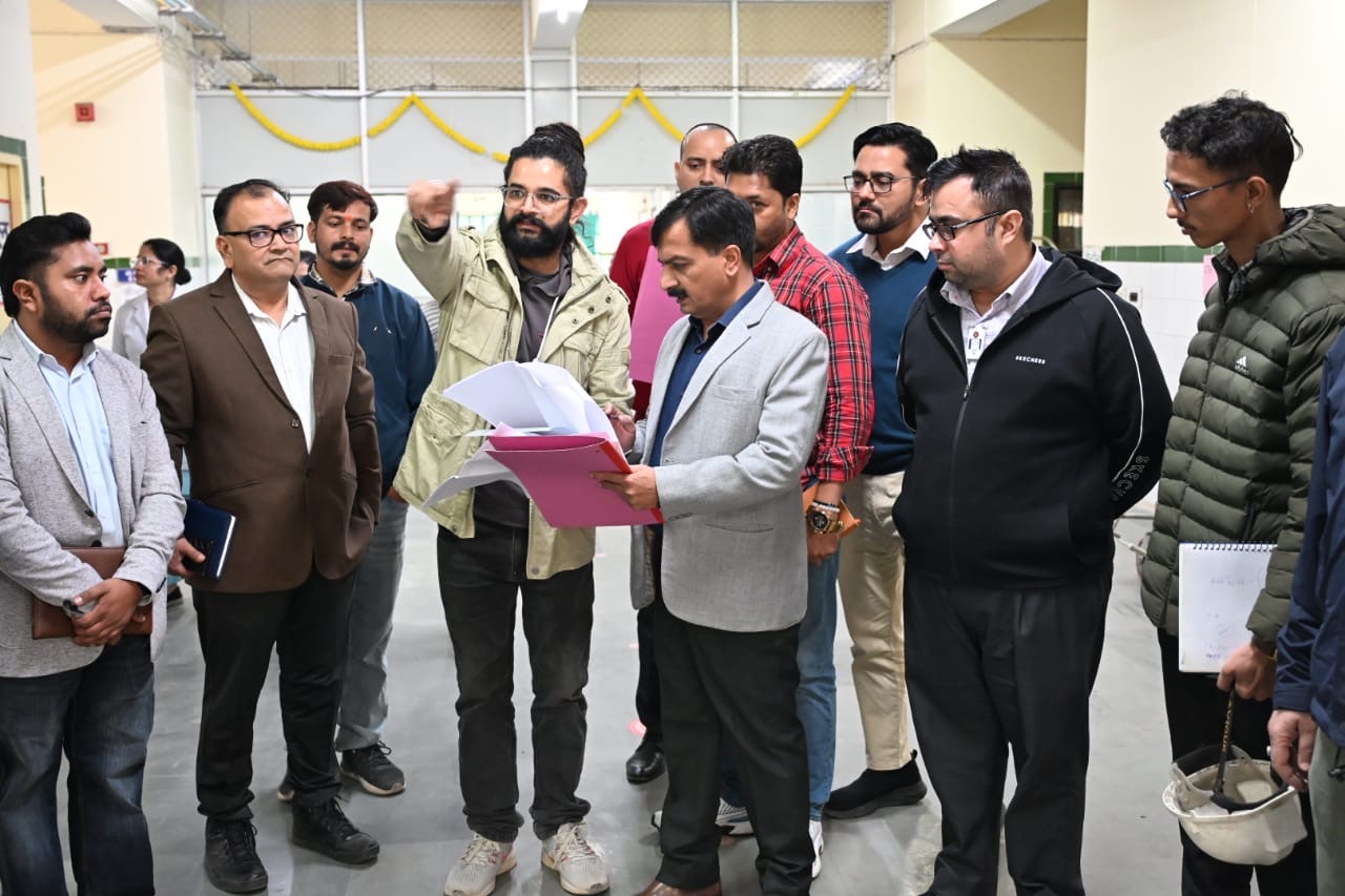 Haldwani: निदेशक डॉ. अजय आर्या ने स्वामी राम कैंसर संस्थान व टीबी चेस्ट विभाग का किया निरीक्षण