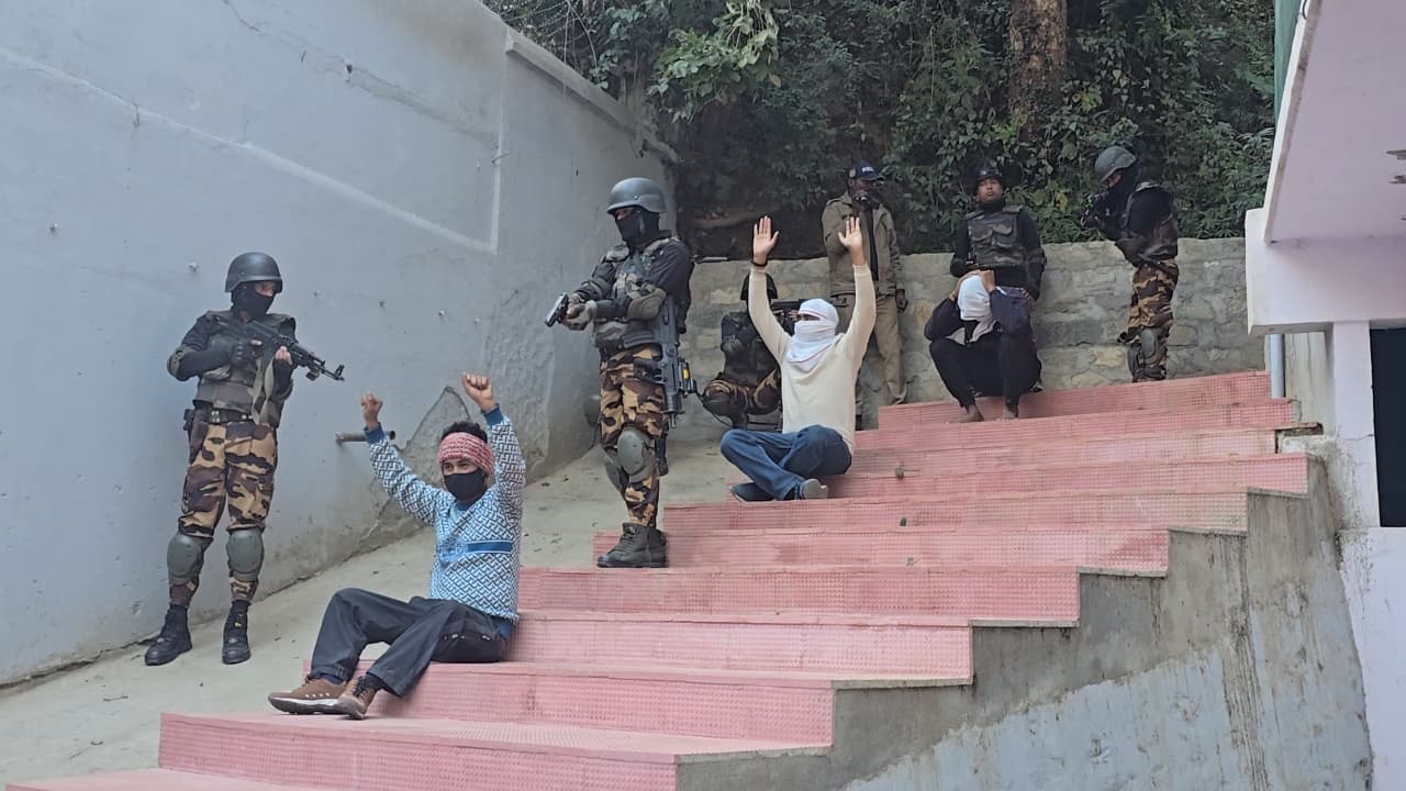 Nainital: कैंची धाम में आतंकी विस्फोट पर नैनीताल पुलिस की मॉक ड्रिल सफल, दो आतंकी ढेर और तीन गिरफ्तार