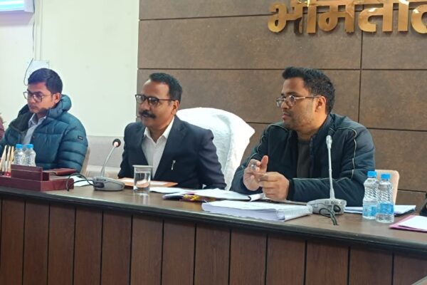 Bhimtal: जिलाधिकारी रयाल का सख्त निर्देश, फरवरी तक विकास बजट का शत-प्रतिशत व्यय करें सुनिश्चित