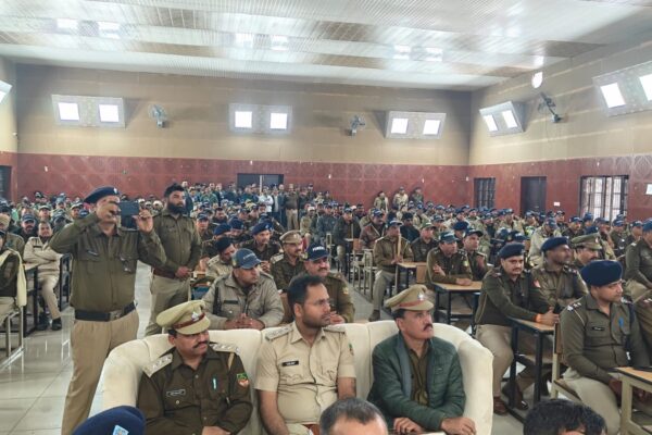 Ramnagar: रामनगर में अतिक्रमण हटाने की कार्रवाई के दौरान कड़ी सुरक्षा, कानून व्यवस्था बनाए रखने को तैनात भारी पुलिस बल