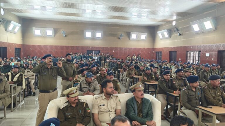 Ramnagar: रामनगर में अतिक्रमण हटाने की कार्रवाई के दौरान कड़ी सुरक्षा, कानून व्यवस्था बनाए रखने को तैनात भारी पुलिस बल