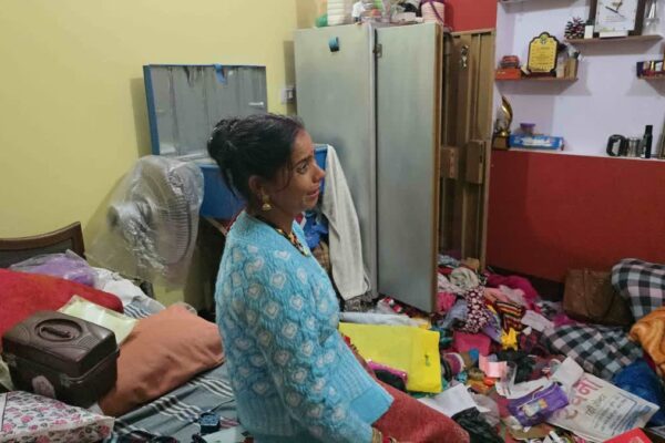 Ramnagar: रामनगर पीरूमदारा में बंद घर में 10 लाख की बड़ी चोरी, चोरों ने आभूषण-नकदी लूटी और मिठाई खाकर आराम से फरार