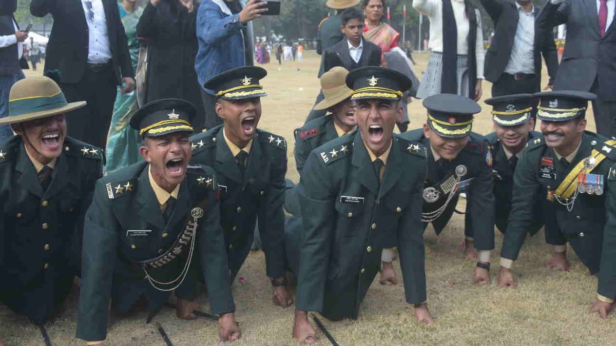 Dehradun: देहरादून स्थित भारतीय सैन्य अकादमी में 157वीं पासिंग आउट परेड, देश को मिले युवा जांबाज़ अफसर