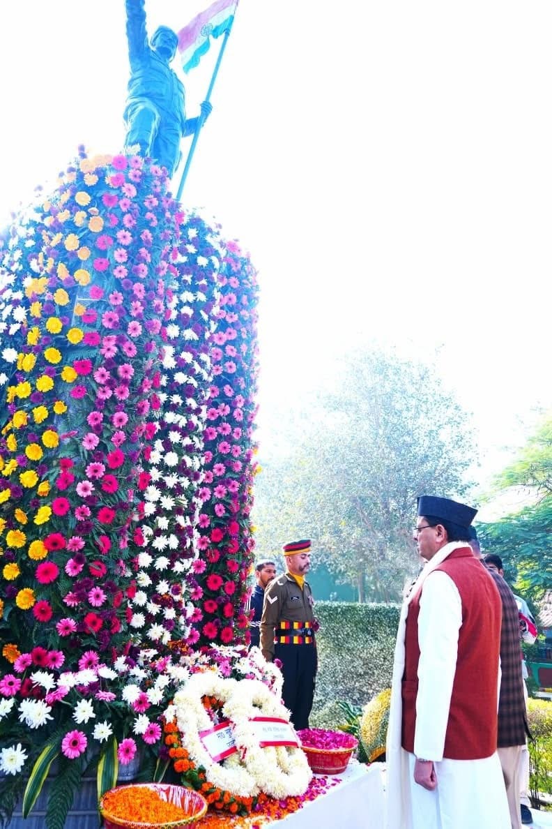Dehradun: विजय दिवस पर सीएम धामी का नमन, 1971 युद्ध के वीरों को श्रद्धांजलि और सैनिक कल्याण को बड़ी सौगात