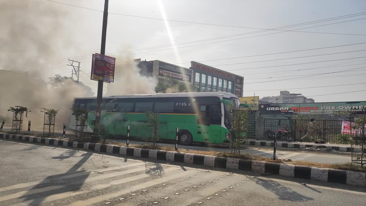 Dehradun: देहरादून में तमिलनाडु के छात्रों से भरी बस में लगी आग, 40 छात्र बाल-बाल बचे