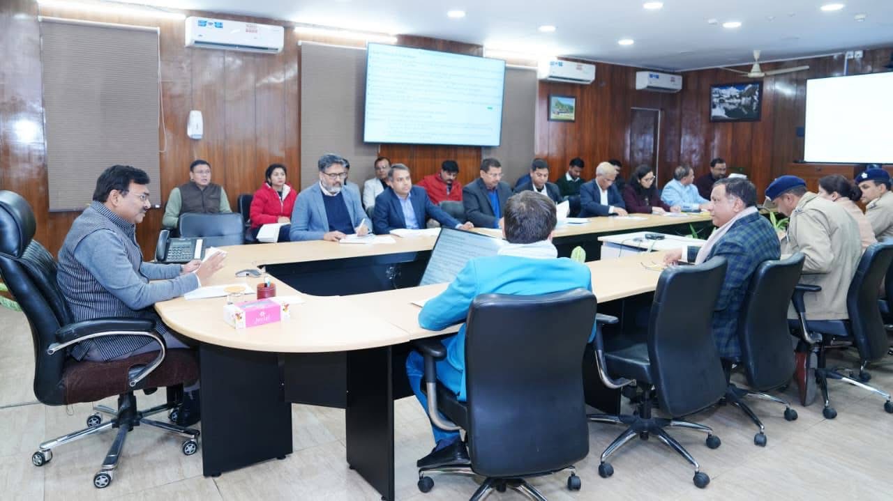 Dehradun: मुख्य सचिव आनन्द बर्द्धन ने देहरादून मोबिलिटी प्लान को लेकर ली बैठक, यातायात सुधार के लिए कई अहम निर्देश