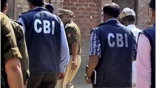 New Delhi: रक्षा मंत्रालय में रिश्वतकांड का पर्दाफाश, लेफ्टिनेंट कर्नल के घर से 2.23 करोड़ नकद बरामद