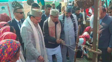 Chamoli: चमोली के गौचर में किसान दिवस पर राज्यस्तरीय कृषि मेला शुरू, केंद्रीय मंत्री व मुख्यमंत्री किसानों के बीच रहे