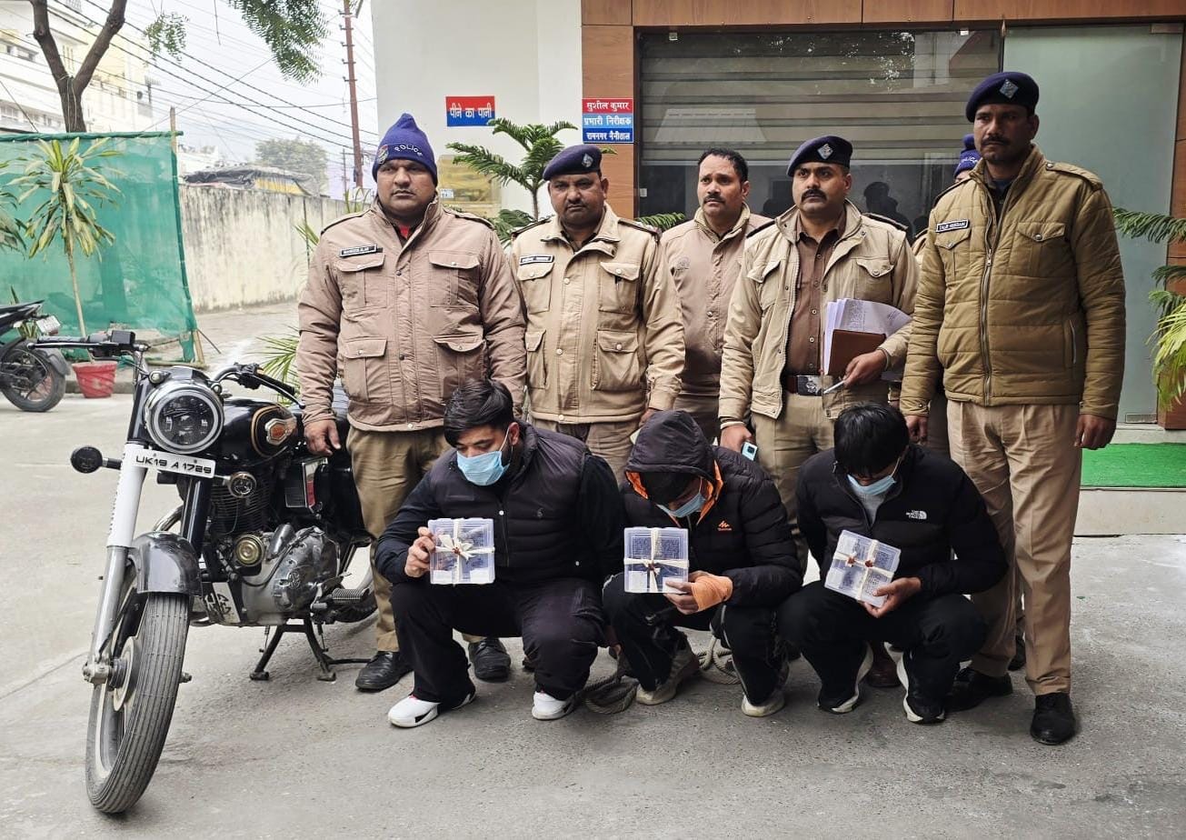 Ramnagar: नैनीताल पुलिस का सख्त एक्शन, रामनगर में तमंचे की नोंक पर अपहरण-लूट करने वाले तीन आरोपी गिरफ्तार