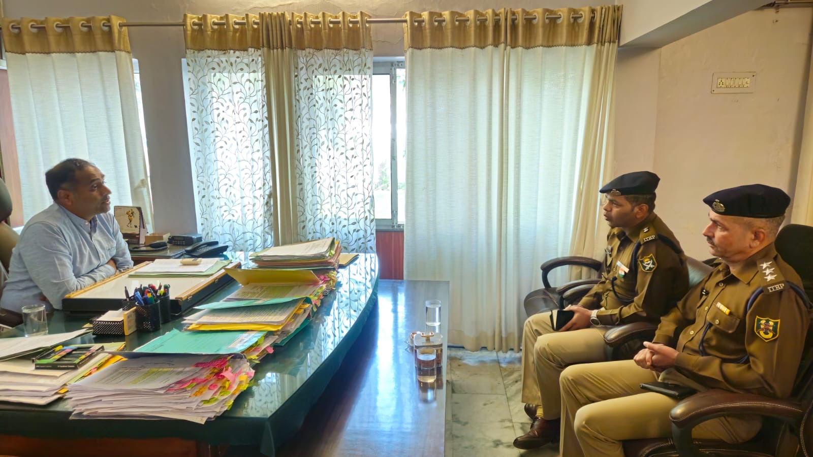 Haldwani: बनभूलपुरा अतिक्रमण पर कल आने वाले फैसले से पहले नैनीताल पुलिस हाई-अलर्ट, आईटीबीपी और सीआरपीएफ के अधिकारियों संग अहम बैठक