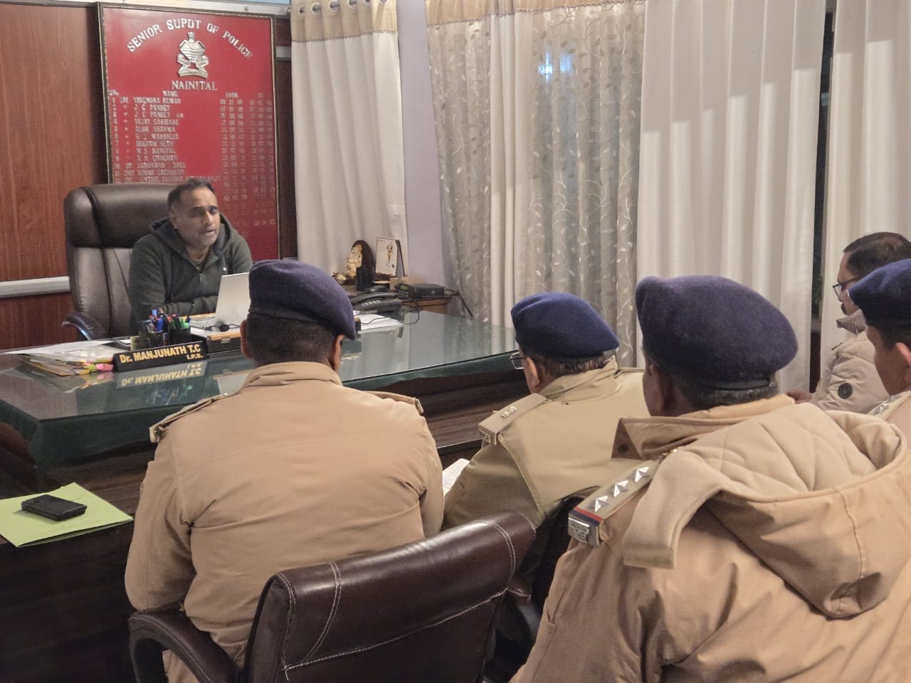 Haldwani: मुख्यमंत्री धामी के हल्द्वानी दौरे को लेकर पुलिस अलर्ट मोड में, एसएसपी ने अधिकारियों संग गोष्ठी कर दिए कड़े सुरक्षा निर्देश